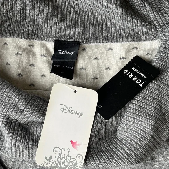 Torrid Gray and Burgundy Off-the-Shoulder Sweater flaws New Size 2X Disney Belle - Picture 2 of 13